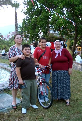 Başkan Sipahioğlu Çocukların Dilek Ağacına Astığı İsteklerini Yerine Getirdi