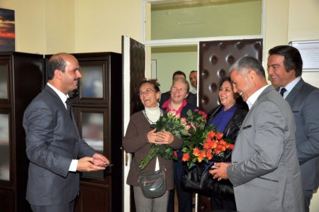 Başkan Sözen, doktorların gününü gül takdimiyle kutladı