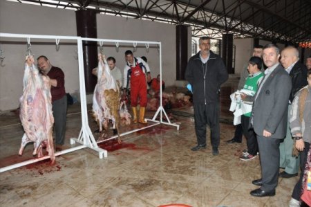 Başkan Tahmazoğlu, kurban kesim yerlerini denetledi