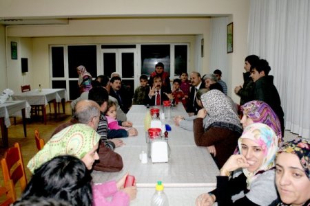 Başkan Tekin, Depremzedelere Moral Ziyaretinde Bulundu