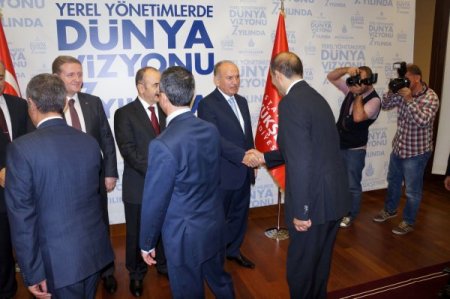 Başkan Topbaş, belediye çalışanlarıyla bayramlaştı