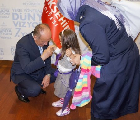 Başkan Topbaş, belediye çalışanlarıyla bayramlaştı