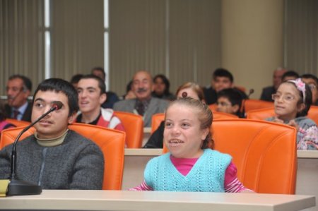 Başkan Tütüncü, engelli öğrencilere ders verdi