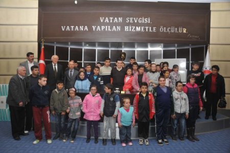 Başkan Tütüncü, engelli öğrencilere ders verdi
