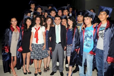 Başkan Tütüncü, Liselilerin Mezuniyet Töreninde Şiir Okudu