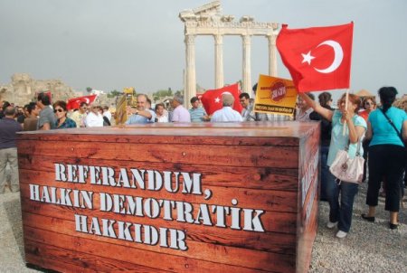 Başkan Uçar: Antik kentte tarihi eserlerin korunması için Side ilçe olmalı