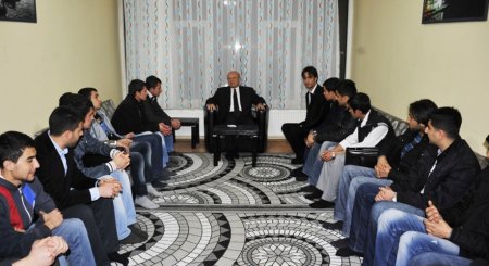 Başkan Uğurlu, üniversiteli öğrencileri ziyaret etti