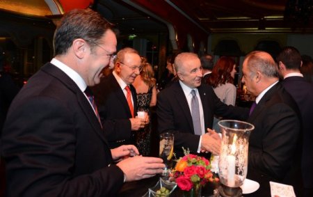 Başkan Ünal Aysal'dan yönetim, Arıboğan ve Terim'e yemek