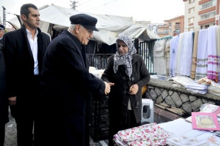 Başkan Yaşar, Şentepe Pazarı'nı gezdi