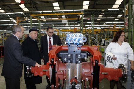 Başkan Yaşar'dan traktör fabrikasına ziyaret