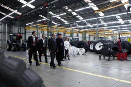 Başkan Yaşar'dan traktör fabrikasına ziyaret