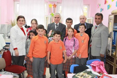 Başkan Yenihan, Atatürk İlköğretim Okulu engelli sınıfını ziyaret etti