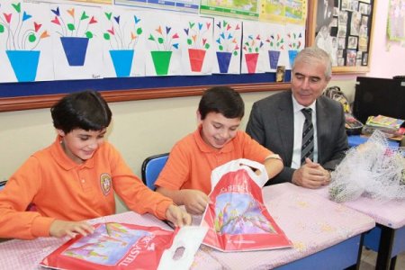 Başkan Yenihan, Atatürk İlköğretim Okulu engelli sınıfını ziyaret etti