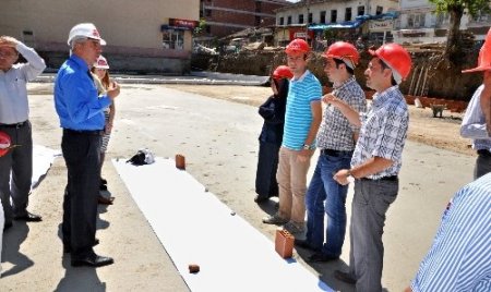 Başkan Yenihan, yöresel ürünler pazarı inşaatını denetledi