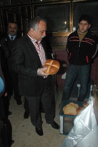 Başkan Zabıtayı, Zabıta Fırınları Denetledi