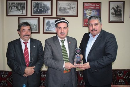 Başkan Zenbilci Türkistan pilavı dağıttı