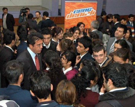 Başkan Zeybekci Liselerde Öğrencilerin Sorularını Cevaplıyor