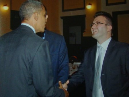 Başkan’ın ekibi seçim zaferini baklava ile kutladı