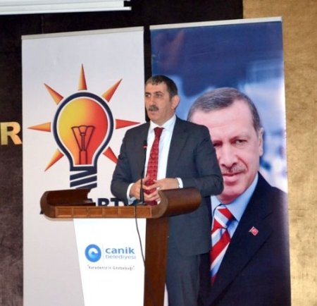 ”Başkanlık, diktatörlüktür sistemi değil, muhalefet konuyu çarpıtıyor”