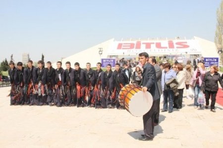 Başkentliler Bitlis Tanıtım Günleri'ne yoğun ilgi gösteriyor