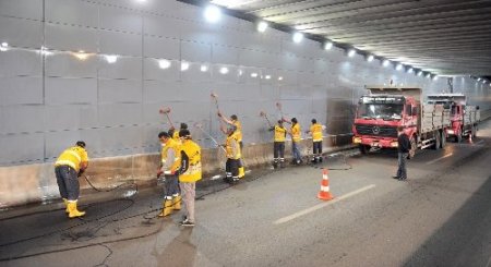 Başkent'te alt geçit ve parklar temizleniyor