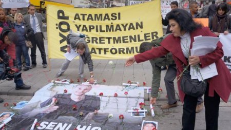 Başkent'te atanamayan öğretmenlerden 'Öğretmenler Günü' protestosu