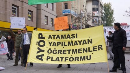 Başkent'te atanamayan öğretmenlerden 'Öğretmenler Günü' protestosu