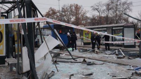 Başkent’te belediye otobüsü yolcu duraklarına daldı (Özel)
