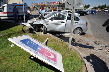 Başkent'te İki Ayrı Kazada 1'i Ağır 5 Kişi Yaralandı