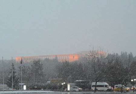 Başkent'te kar yağışı başladı