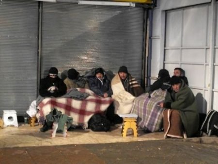 Başkent'te Oturma Eylemi Yapan İşçiler Dışarıda Sabahladı