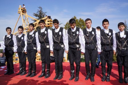 Başkent'te rekor için horon tepiyorlar