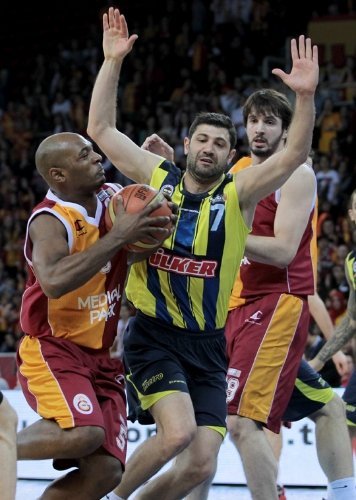 Basketboldaki derbiyi Galatasaray Medical Park kazadı