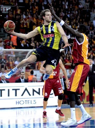 Basketboldaki derbiyi Galatasaray Medical Park kazadı