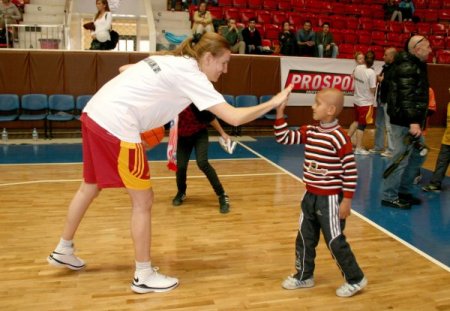 Basketleri kansersiz yaşam için attılar