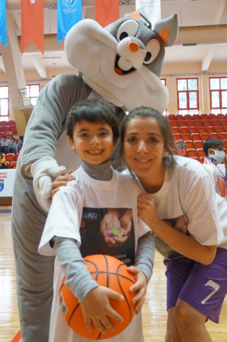 Basketleri kansersiz yaşam için attılar