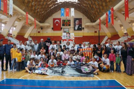 Basketleri kansersiz yaşam için attılar