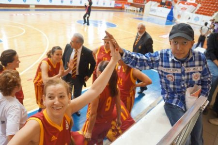 Basketleri kansersiz yaşam için attılar