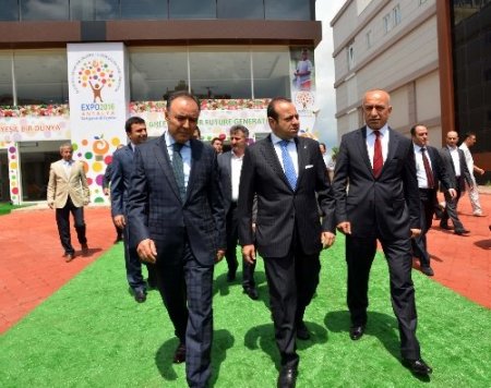 Başmüzakereci Bağış, EXPO’yu ziyaret etti