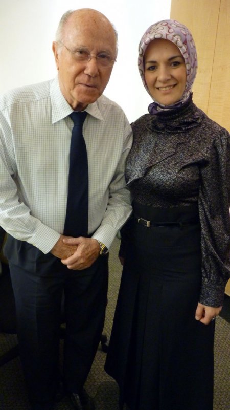 Başörtülü Milletvekili Dünya Siyasilerin Katıldığı Enstitünün Konuğu Oldu