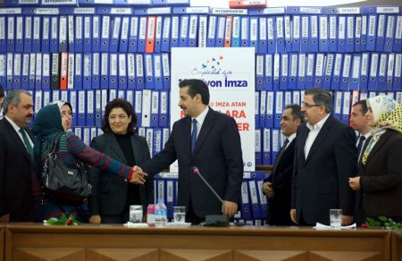 Başörtüsüne özgürlük için toplanan 12 milyon 300 bin imza teslim edildi