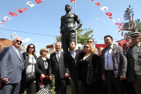 Başpehlivan Kara Ali’nin heykeli dikildi