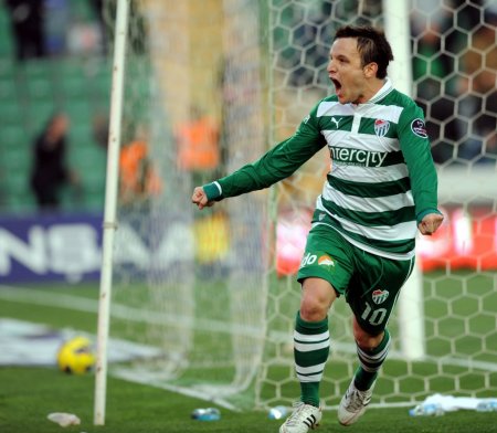 Batalla, takımını sırtlamaya devam ediyor