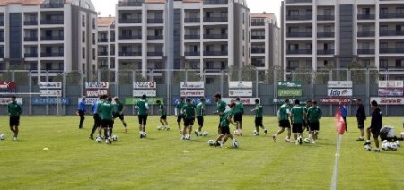 Batalla, yeşil-beyaz koltuğuna oturdu