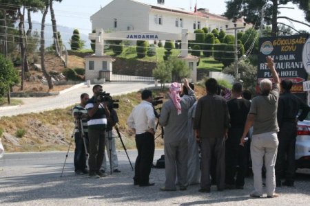 Batan teknede ölen kaçakların yakınlarının bekleyişi sürüyor