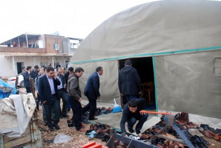 Batı'dan yardım için gelen iş adamları 'Kardeşlik Çadırı'nda gönül birliği kurdu