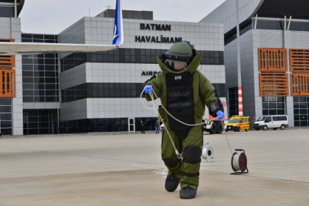 Batman Havalimanı’nda gerçeği aratmayan tatbikat