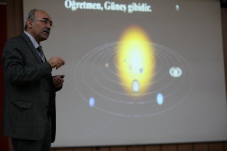 Batman Üniversitesi'nde eğitimcinin rolü konferansı