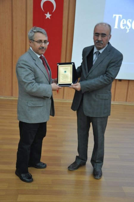 Batman Üniversitesi'nde eğitimcinin rolü konferansı