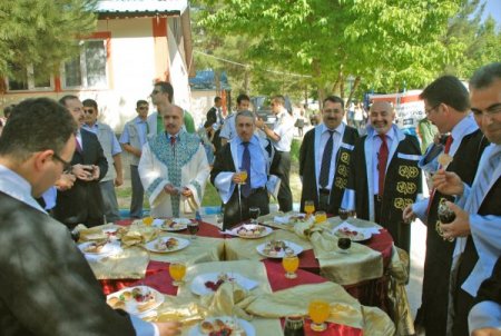Batman Üniversitesi’nde Mezuniyet Coşkusu